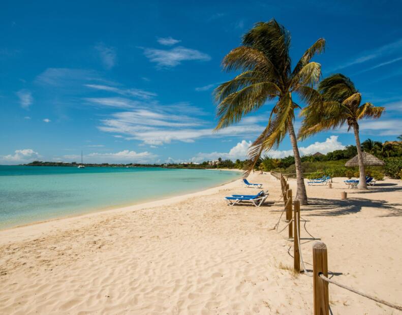 Kiedy najcieplej na Turks i Caicos?