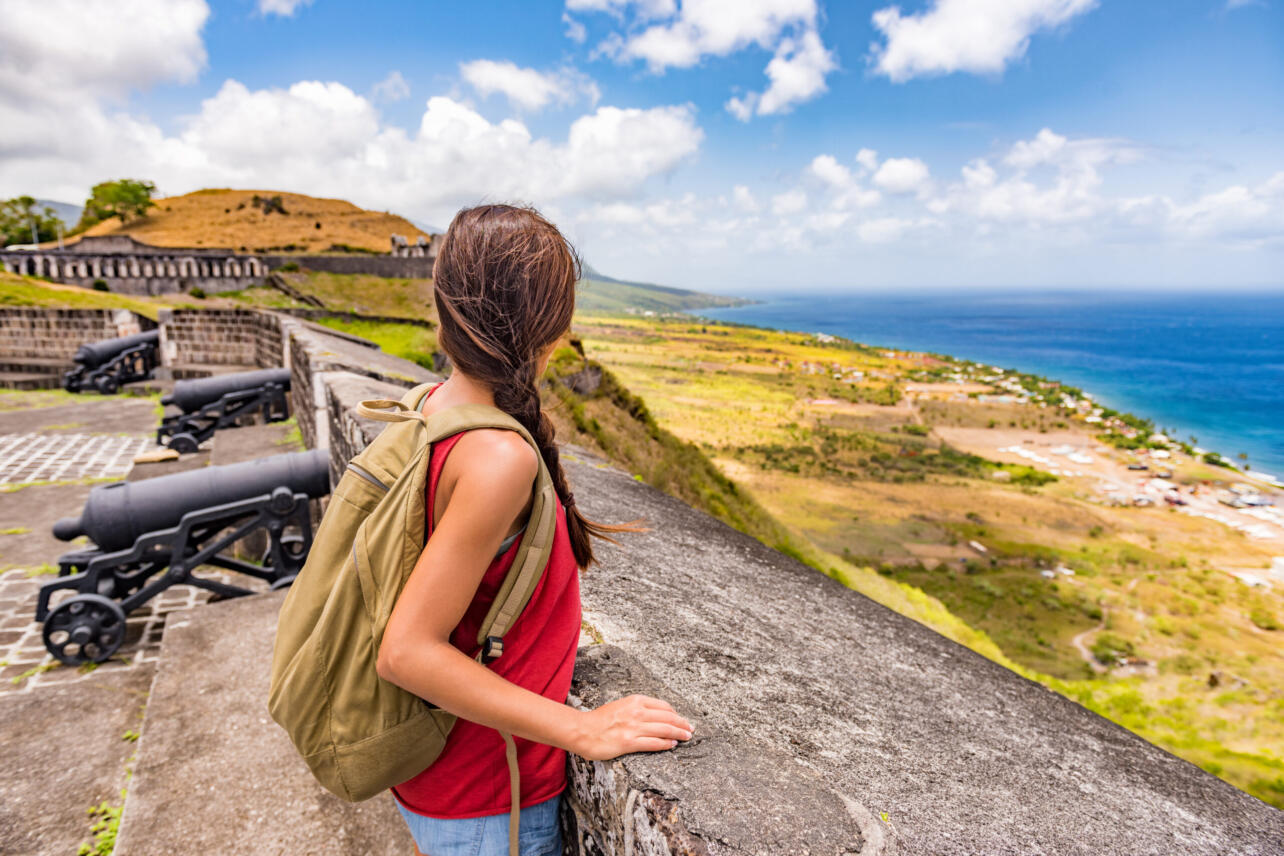 Ile trwa lot na Saint Kitts i Nevis?